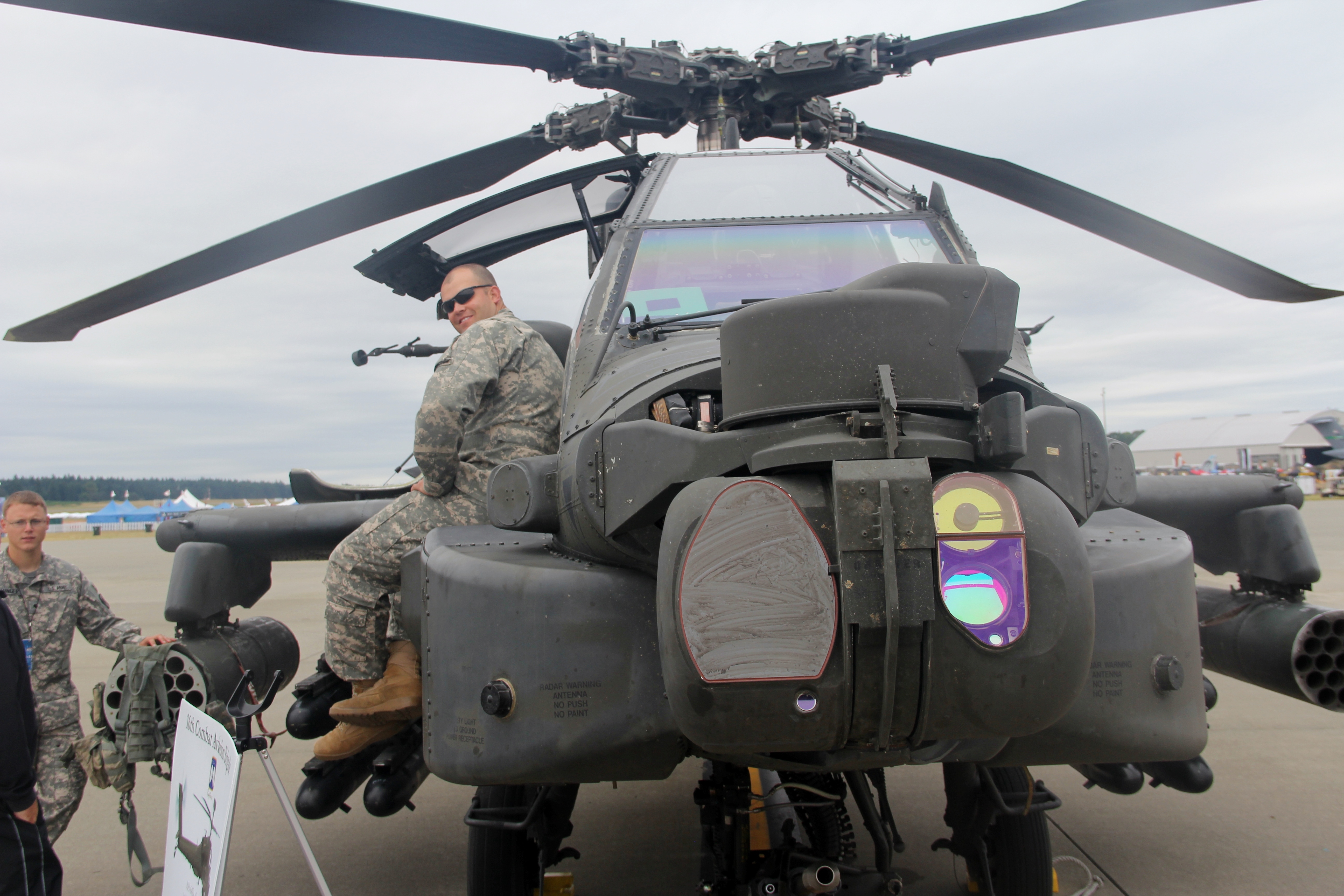 Boeing_AH-64_Apache_%287626958450%29.jpg