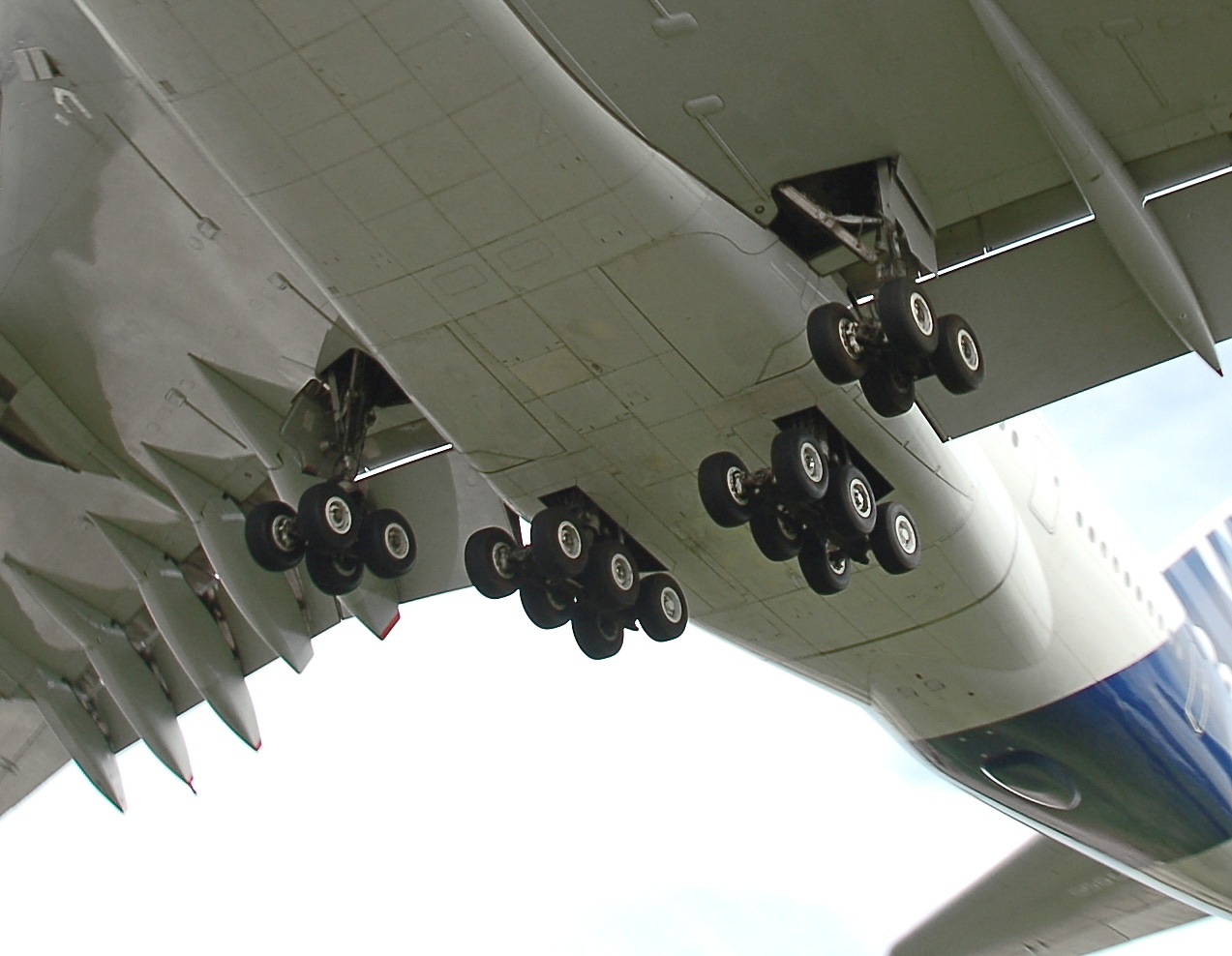 Airbus-owned_A380-800_%28F-WWDD%29_at_Filton_Airfield_%28England%29_in_mid-2010_arp.jpg