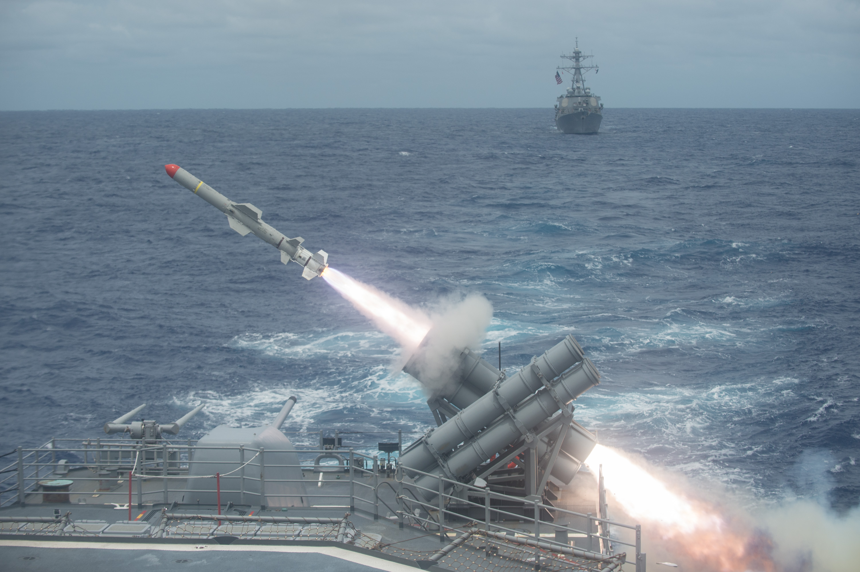 Harpoon_missile_launch_aboard_USS_Shiloh.jpg