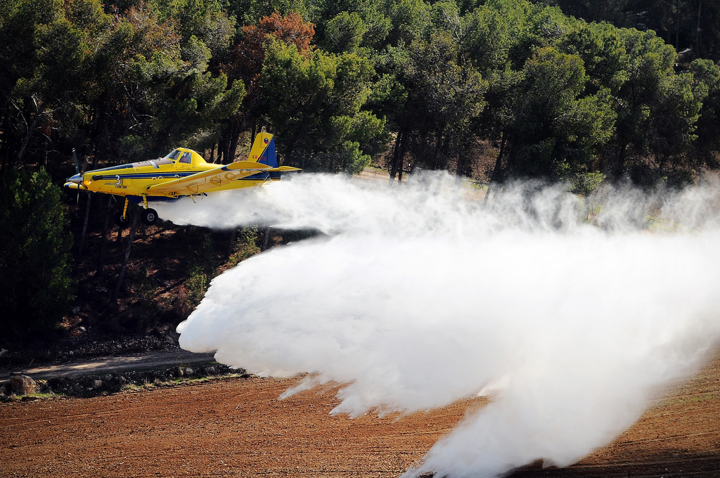 Flickr_-_Israel_Defense_Forces_-_Aerial_Firefighting_Unit_Holds_Drill%2C_Year_After_Carmel_Forest_Fire.jpg