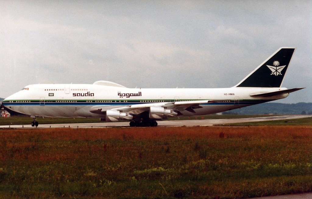 Boeing_747-3G1%2C_Saudia_-_Saudi_Arabian_Royal_Flight_AN0213086.jpg