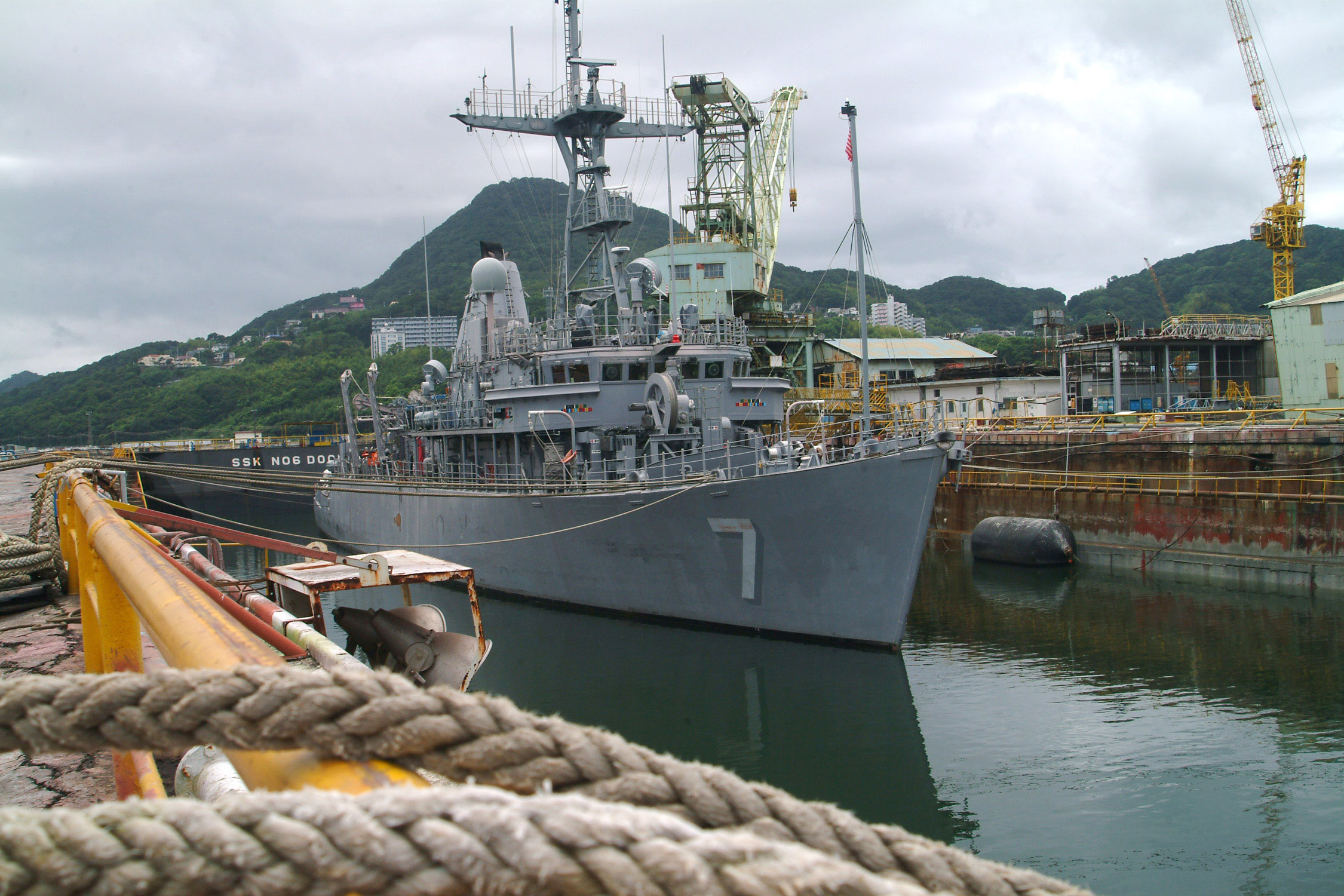 060916-N-4124C-004_USS_Patriot_%28MCM_7%29_sits_moored_at_the_Ship_Repair_Facility_in_Sasebo.jpg
