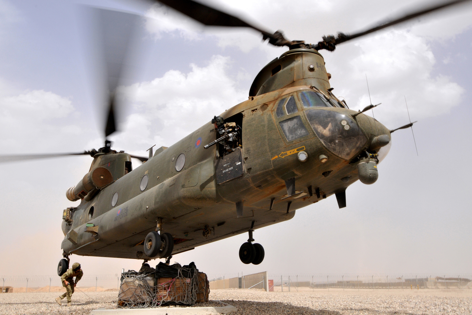 Chinook_Helicopter_Picks_Up_Supplies_to_Deliver_to_Frontline_Soldiers_in_Afghanistan_MOD_45153239.jpg