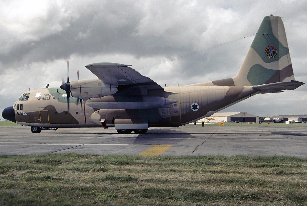 Lockheed_C-130H_Karnaf,_Israel_-_Air_Force_JP6711727.jpg