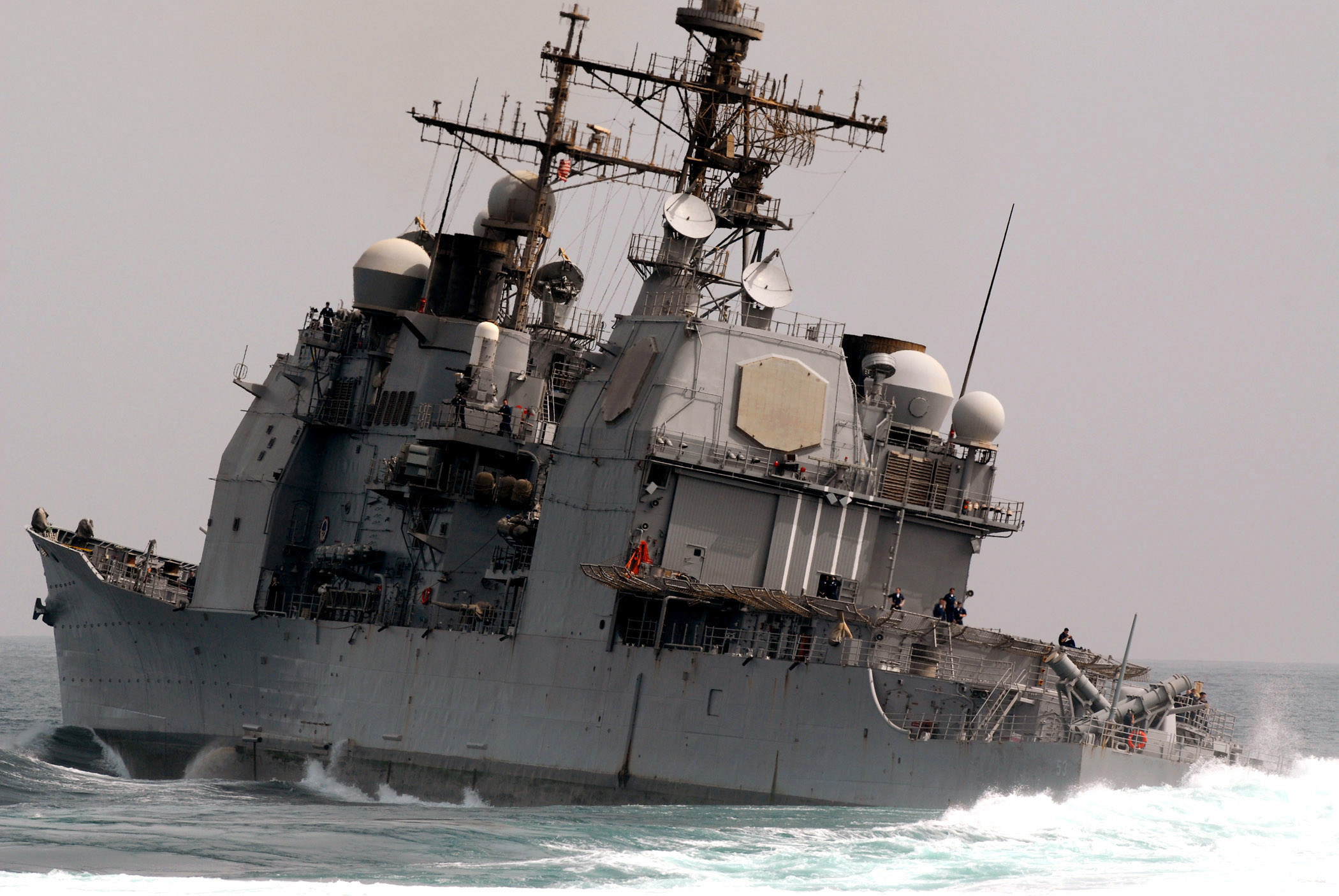 USS_Mobile_Bay_(CG_53)_in_the_North_Arabian_Sea.jpg