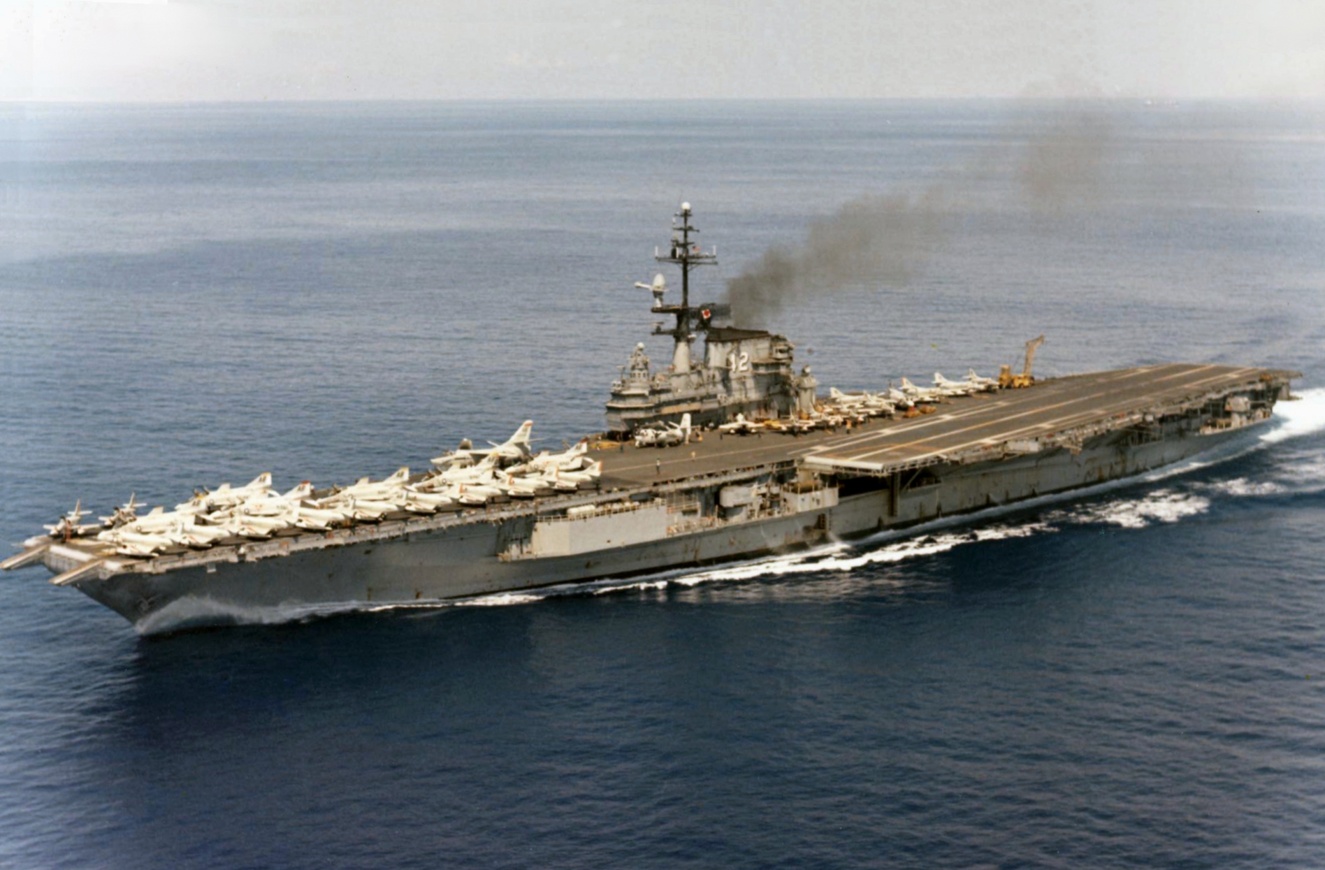 USS_Franklin_D._Roosevelt_%28CVA-42%29_Sep_1967.jpeg