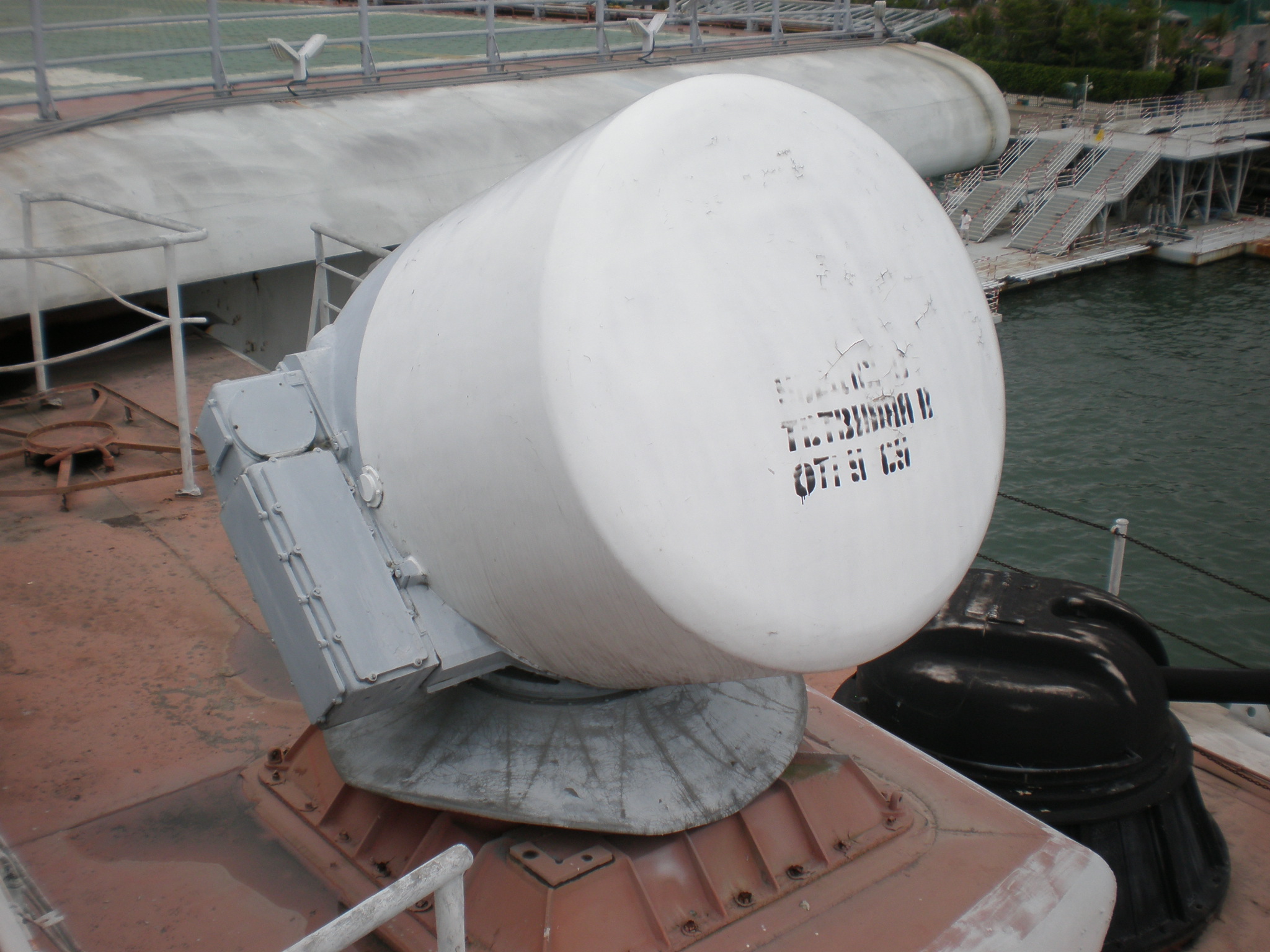 Minsk_port_bow_AK-630_CIWS_gun_fire_control_radar.JPG