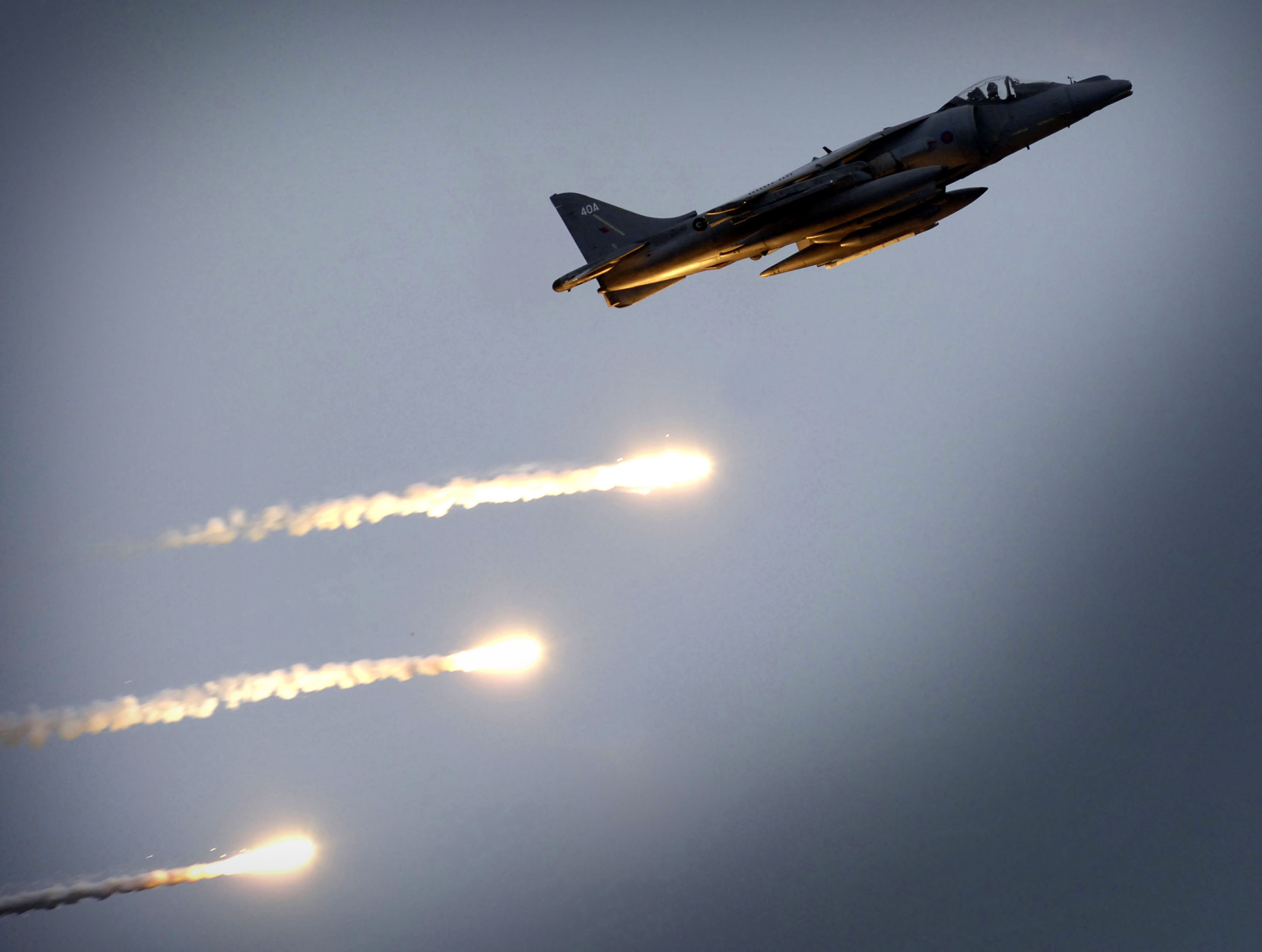 A_Harrier_GR7_of_800_Naval_Air_Squadron_(NAS)_is_shown_firing_decoy_flares._MOD_45147940.jpg