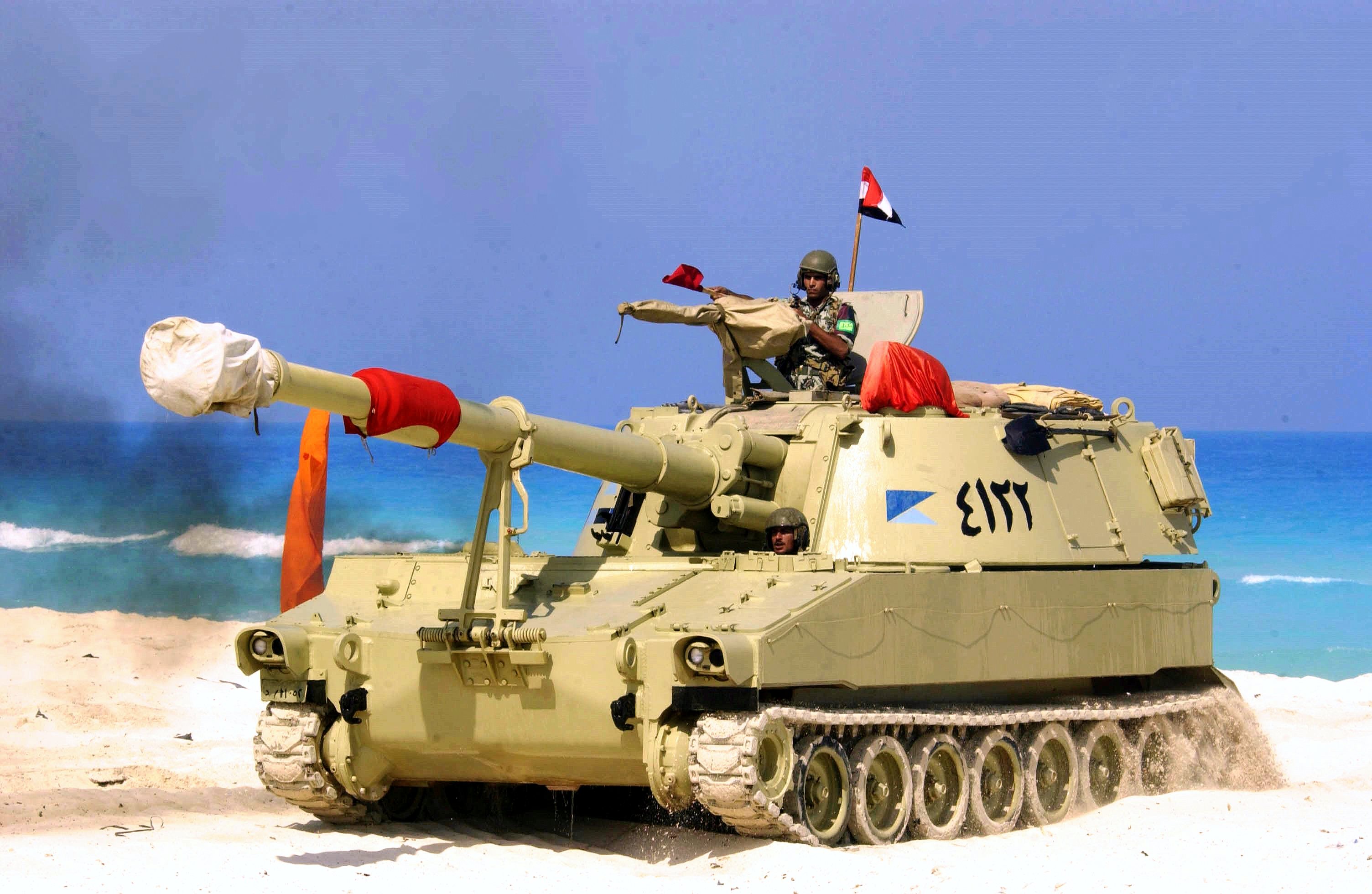 Egyptian_M109_during_Operation_Bright_Star_2005.jpg
