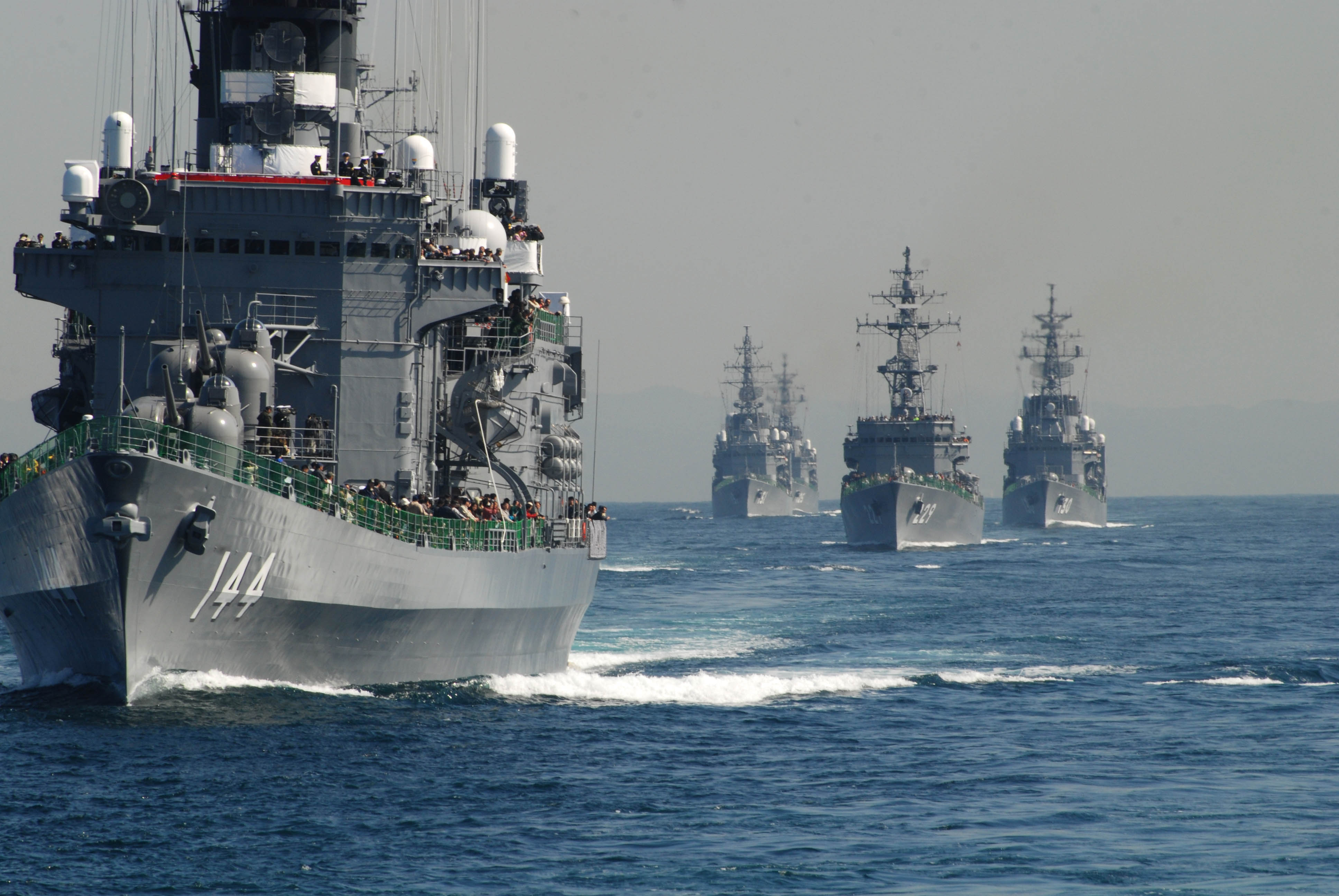 US_Navy_091021-N-3283P-201_The_Japan_Maritime_Self-Defense_Force_helicopter_destroyer_JS_Kurama_%28DDH_144%29_leads_ships_during_a_rehearsal_for_the_2009_fleet_review._More_than_8%2C000_civilians_toured_selected_ships_and_viewed_the.jpg