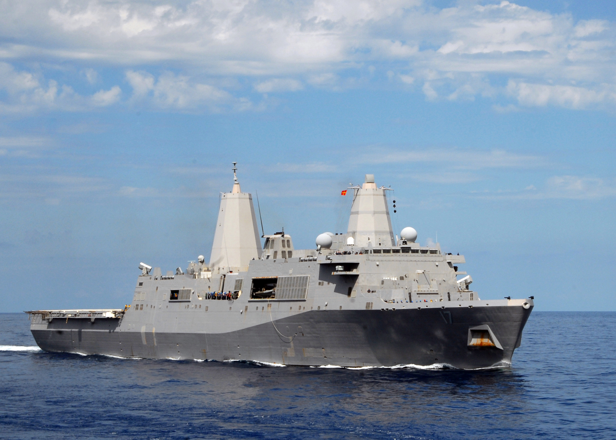 US_Navy_080922-N-3392P-019_The_amphibious_transport_dock_ship_USS_San_Antonio_(LPD_17)_steams_through_the_Mediterranean_Sea.jpg