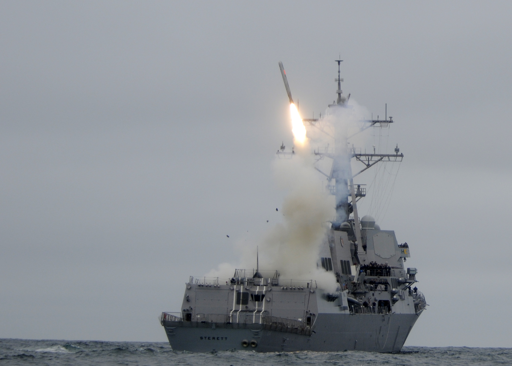 US_Navy_100623-N-0775Y-028_The_guided-missile_destroyer_USS_Sterett_%28DDG_104%29_successfully_launches_its_second_Tomahawk_missile.jpg