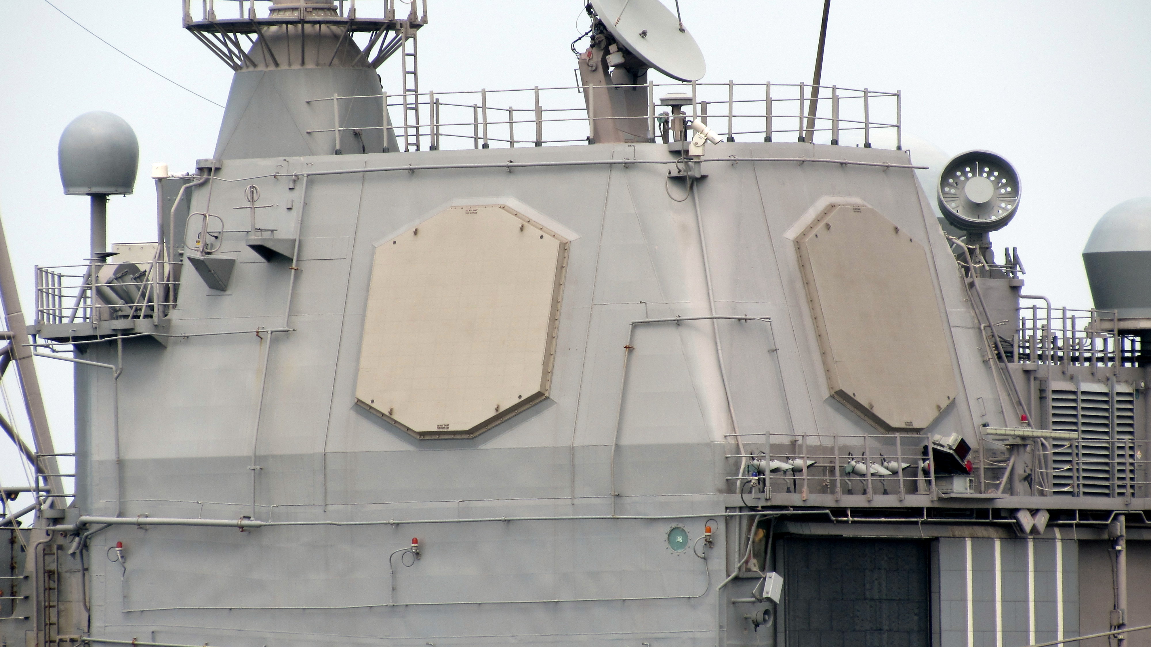 USS_Antietam-AN-SPY-1_Antenna.JPG