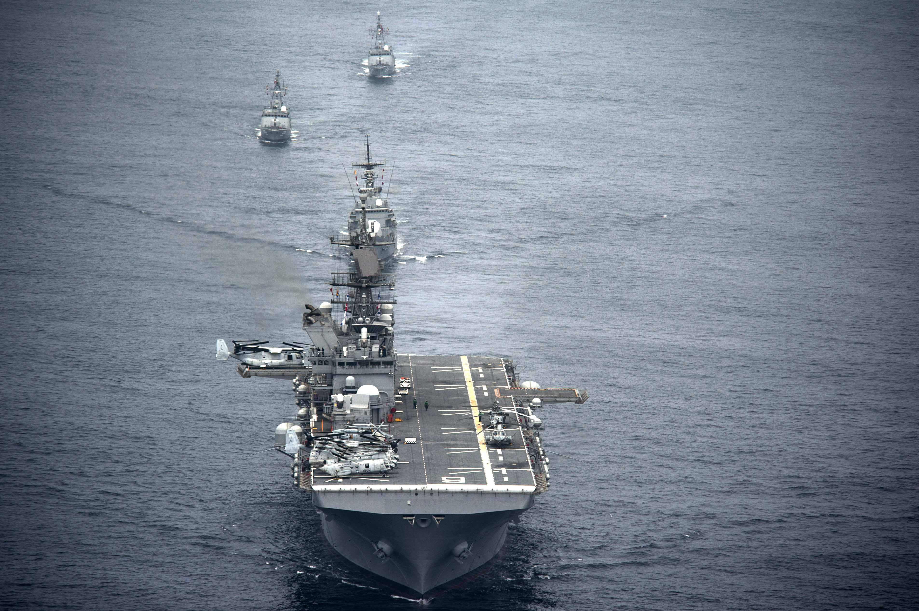 The_amphibious_assault_ship_USS_America_(LHA_6),_front,_and_Peruvian_Navy_ships_sail_in_formation_during_a_passing_exercise_in_the_Pacific_Ocean_Sept_140903-N-MZ309-1097.jpg