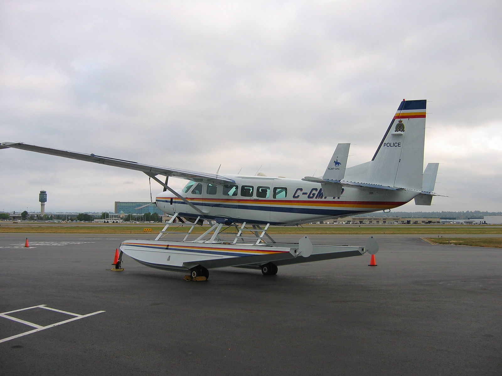 1600px-RCMP_Cessna_Caravan_on_Floats.JPG