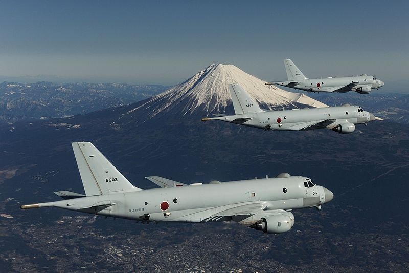 800px-3_JMSDF_Kawasaki_P-1_in_flight_with_Mount_Fuji_in_the_background.jpg