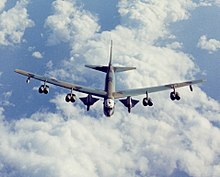 220px-B-52_with_two_D-21s.jpg
