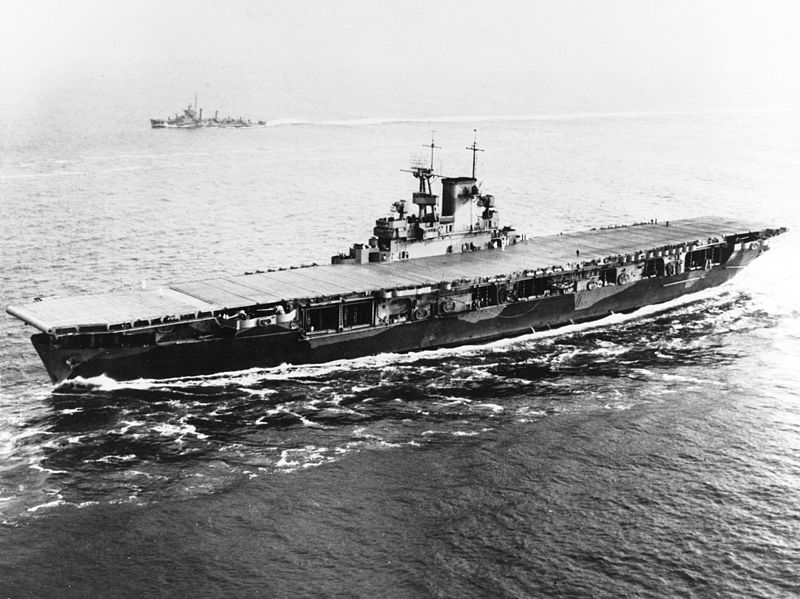 800px-USS_Wasp_%28CV-7%29_entering_Hampton_Roads_on_26_May_1942.jpg