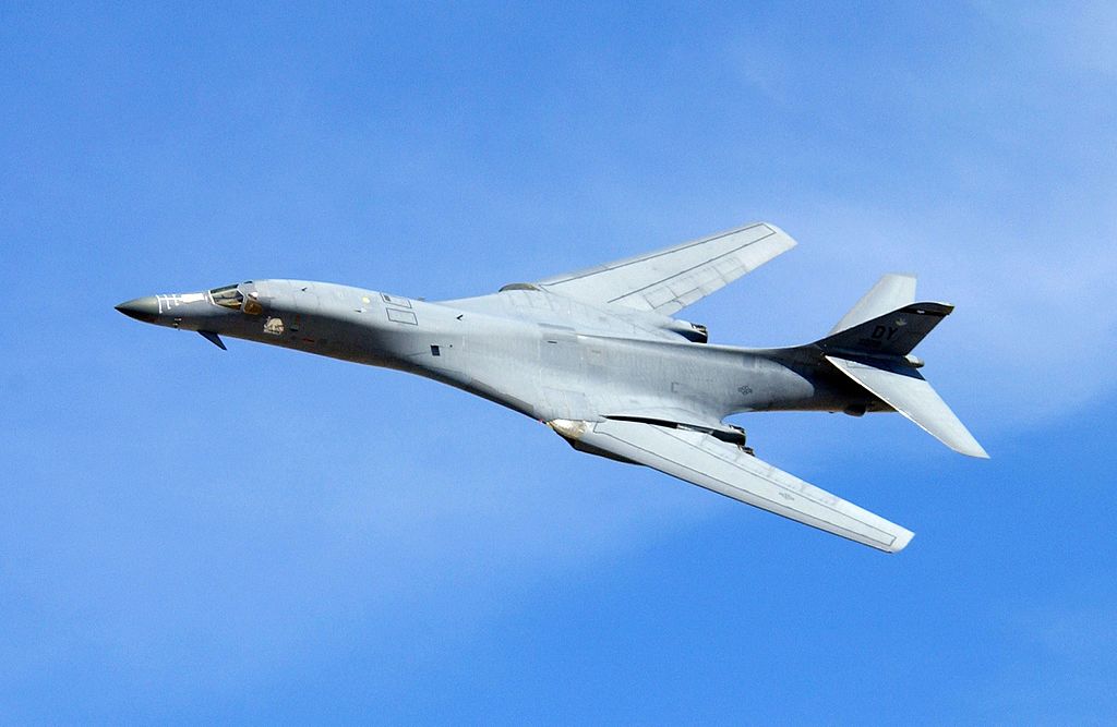 1024px-A_B-1_Lancer_performs_a_fly-by_during_a_firepower_demonstration.jpg