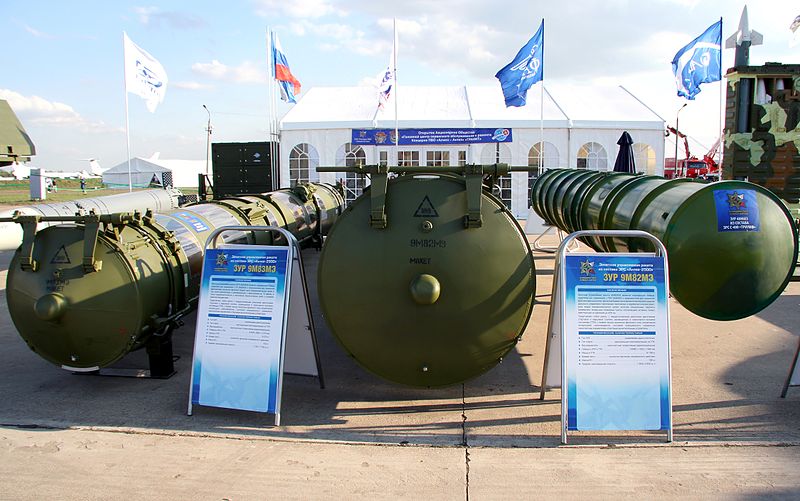800px-Antey-2500_and_S-400_missiles.jpg