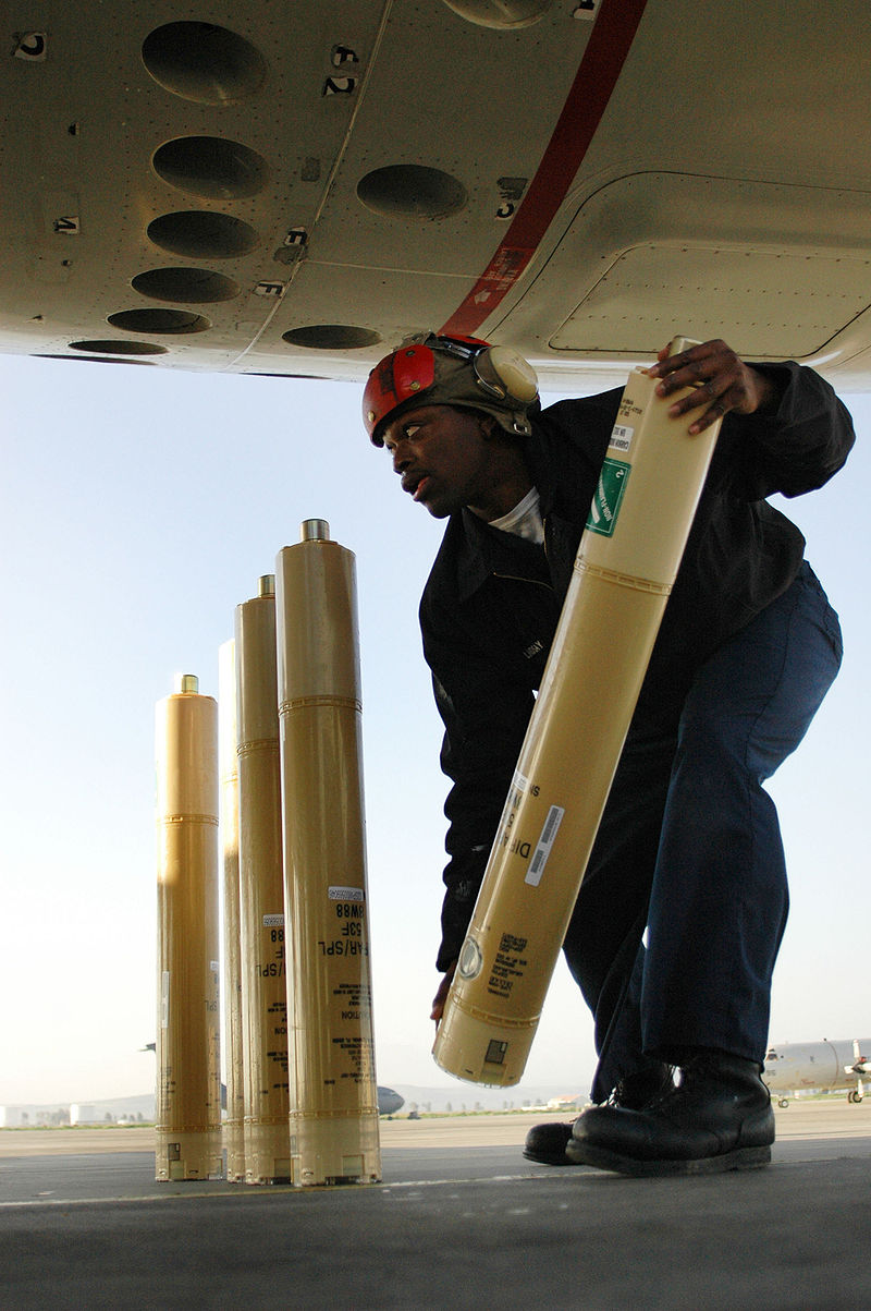 800px-Sonarbuoy_loaded_on_aircraft.jpg