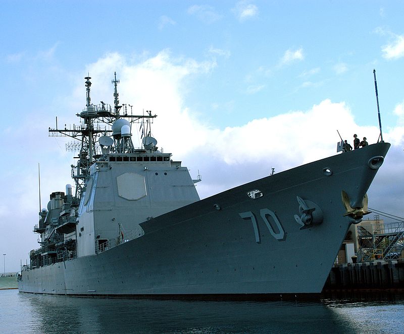 800px-USS_Lake_Erie_in_port_04017003.jpg