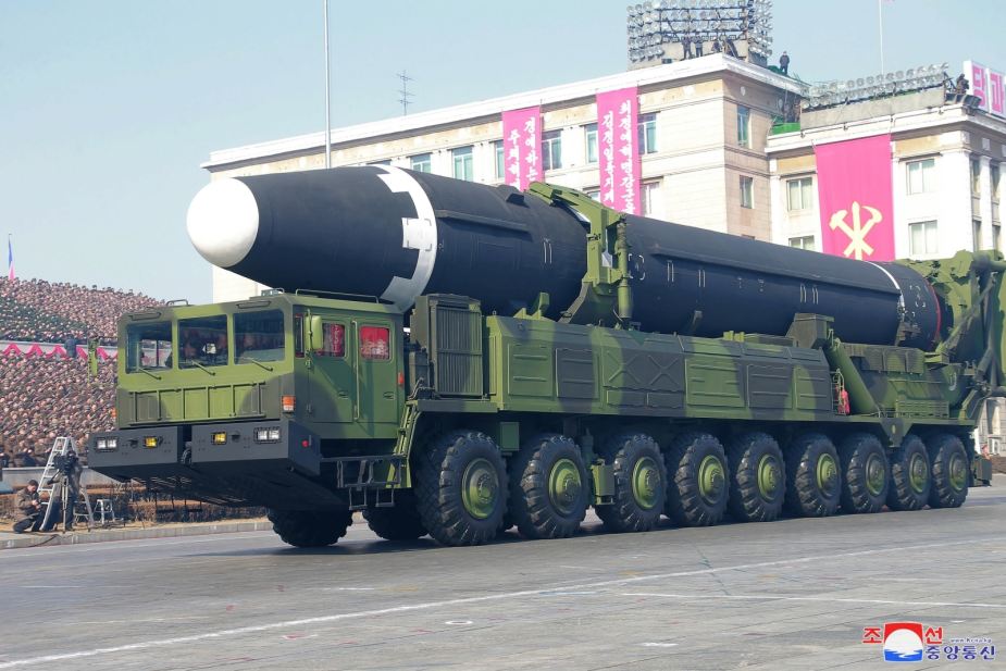 Hwasong-15_KN-22_ICBM_InterVontinental_Ballistic_Missile_on_9_axles_truck_North_Korea_army_military_parade_February_2018_925_001.jpg
