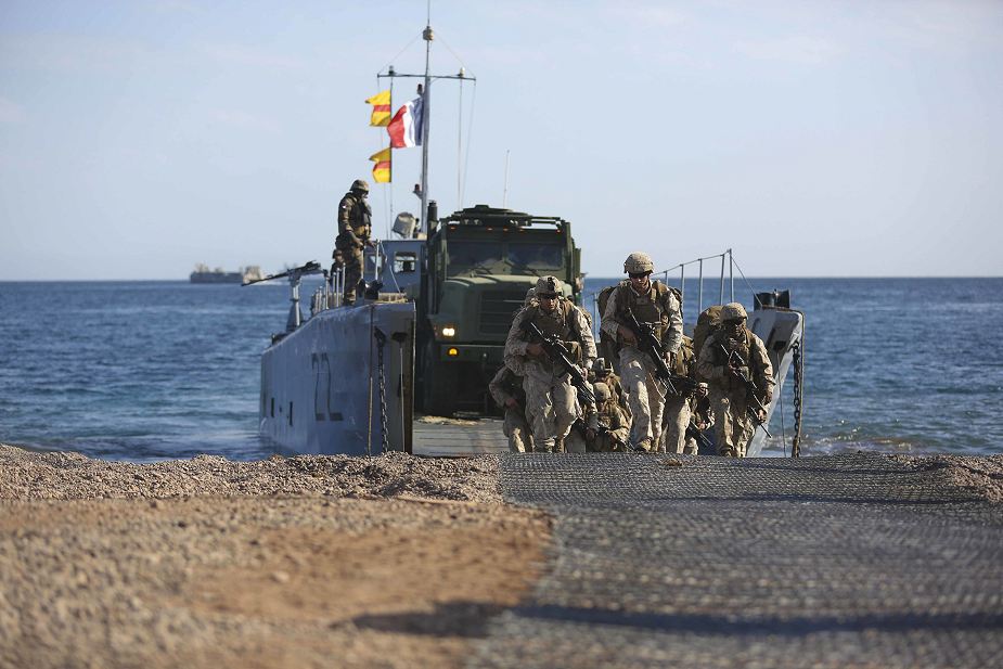 US_and_French_soldiers_at_amphibious_exercise_Alligator_Dagger_17_925_001.jpg