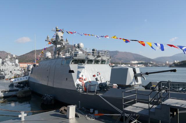 Last_Gumdoksuri-class__PKX-A_patrol_vessel_commissioned_with_ROK_Navy.jpg
