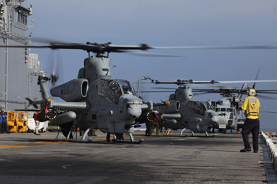 AH-1Z-Super-Cobras-12-2011%20.jpg