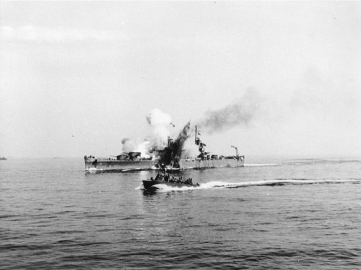 uss-savannah-cl-42-is-hit-by-a-german-radio-controlled-glide-bomb-while-supporting-allied-forces-ashore-during-the-salerno-operation-11-september-1943.jpg