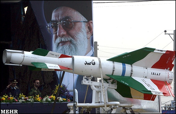 إيران تختبر جيلاً جديداً من القنابل الذكية قاصد 2