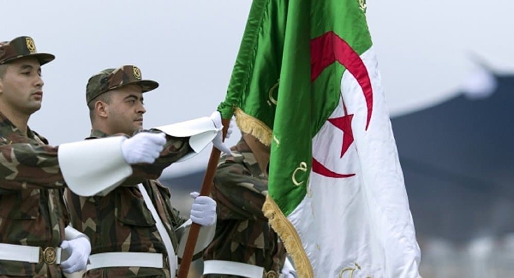 ملاحقة عسكريين جزائريين بتهمة تبديد أسلحة وذخيرة