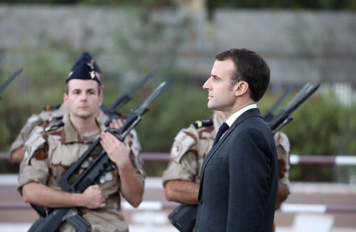 فرنسا تمد قوات “حفتر”بالأسلحة والزوارق