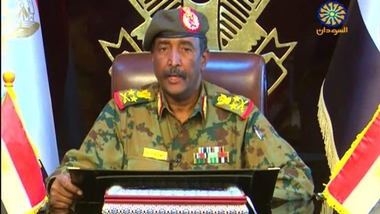 إحالة ضباط كبار للتقاعد في السودان