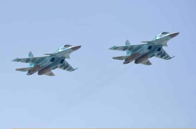 تمهيدا للإحتفال بعيد النصر روسيا تنقل 6 طائرات “سو-34” من وسطها إلى غربها