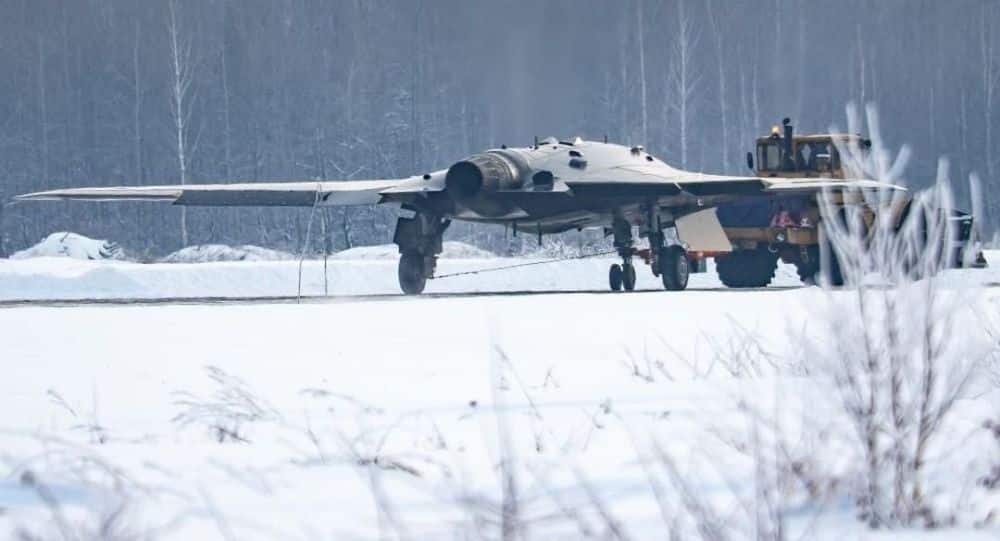 أول إقلاع لطائرة درون الحربية الروسية الثقيلة “أوخوتنيك”