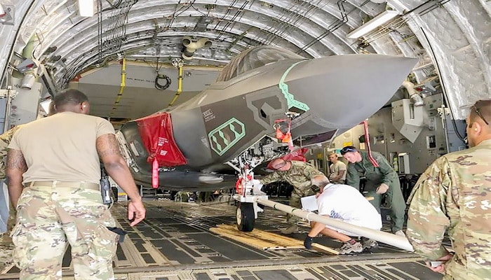 أمريكا تجري أول عملية نقل جوي لمقاتلة F-35