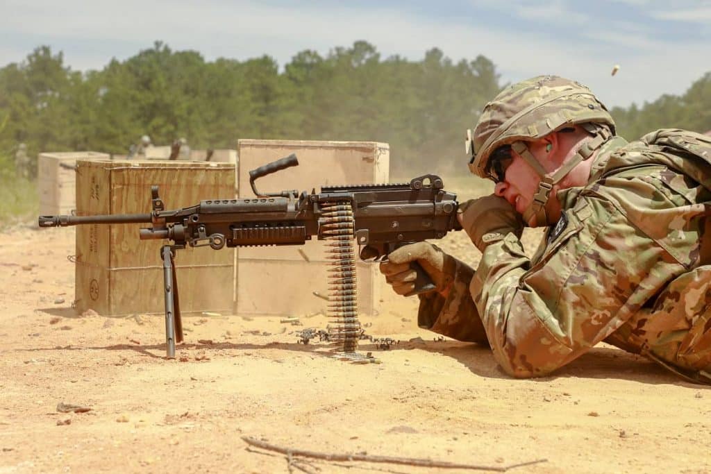 الجيش الأمريكي يشتري أسلحة من طراز M249