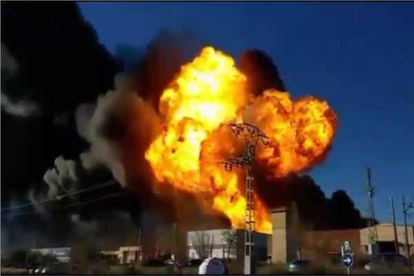 انفجارين ضخمين في مصنع حربي روسي يوقعان 80 إصابة..فيديو