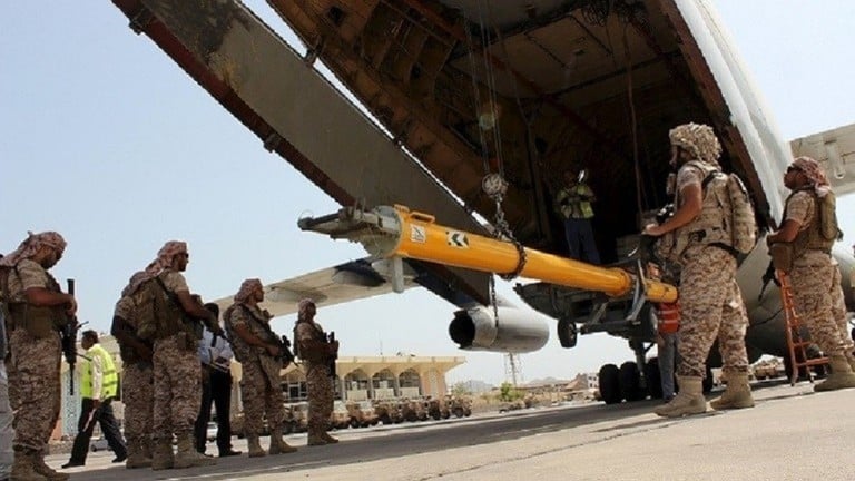 طيران التحالف يدمر دبابة و3 عربات للحوثيين في غارات بالضالع