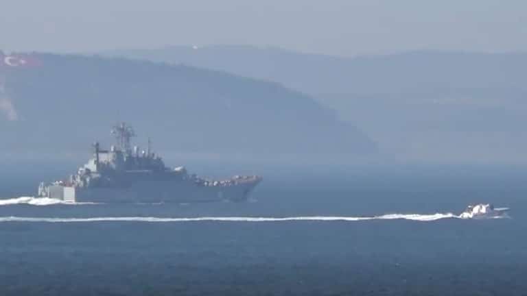 سفن إنزال روسية بحمولة ثقيلة تتجه إلى سوريا