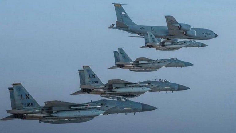 مقاتلات سعودية وأمريكية فوق الخليج