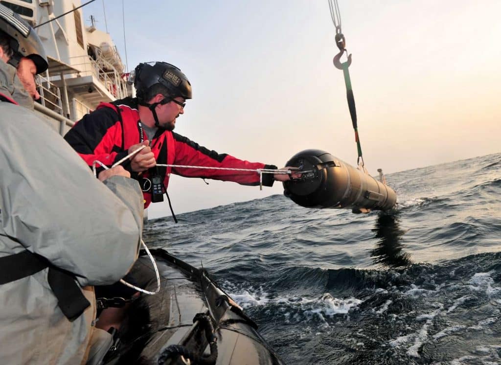 تدريبات غربية لنزع الألغام البحرية في الخليج العربي