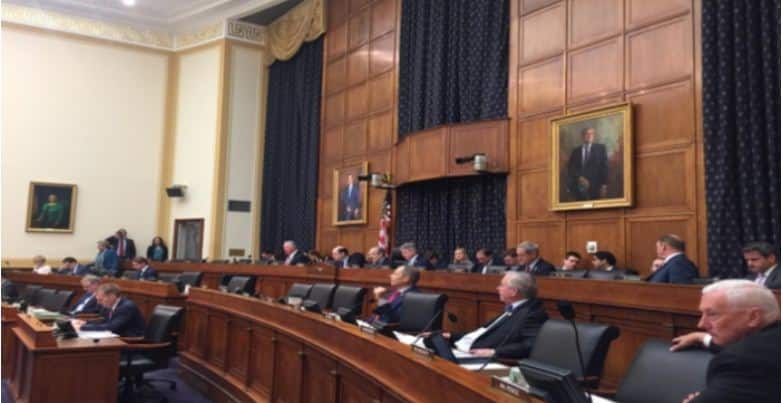 الكونغرس يسعى لمنع بيع طائرات هجومية لقطر