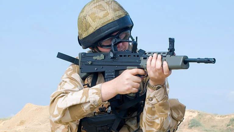 بريطانيا ترسل جنود قصّر للقتال في العراق وأفغانستان