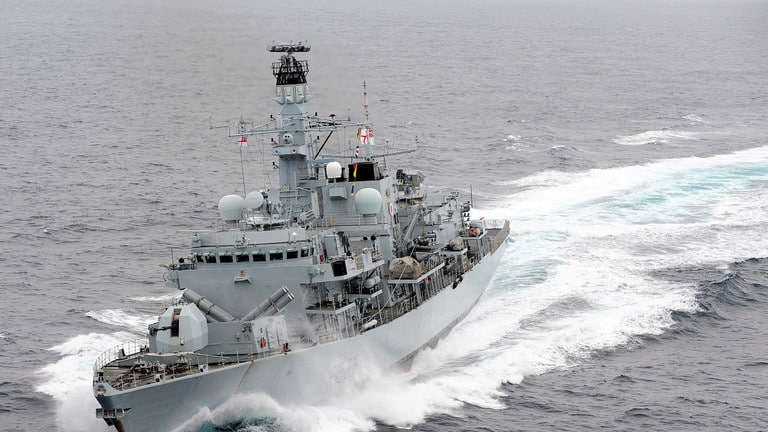 فرص فوز إيران وبريطانيا في أي نزاع عسكري بحري