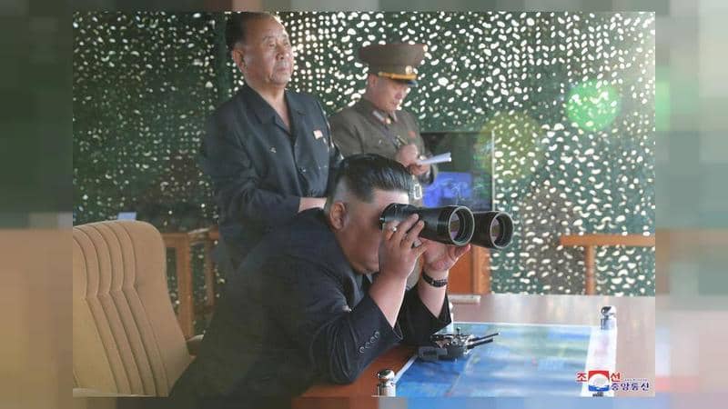 كوريا الشمالية تطلق “صواريخ الأنابيب العملاقة”