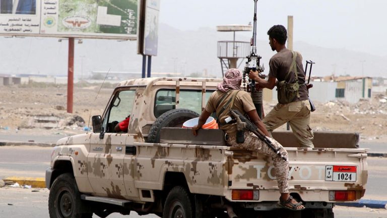 قوات الحكومة اليمنية تسيطر على مدينة عتق فجر اليوم