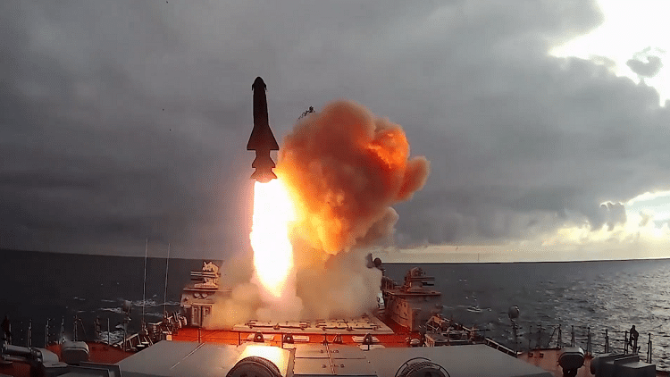 صواريخ “غرانيت” الروسية تمتلك قدرة إغراق حاملات الطائرات